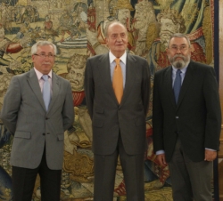 Don Juan Carlos con los secretarios generales de Unión General de Trabajadores y de Comisiones Obreras 