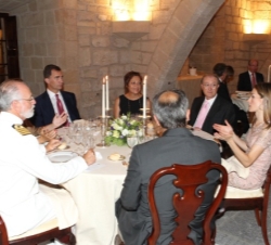 Cena con las autoridades de Baleares. Vista de la mesa de los Príncipes 