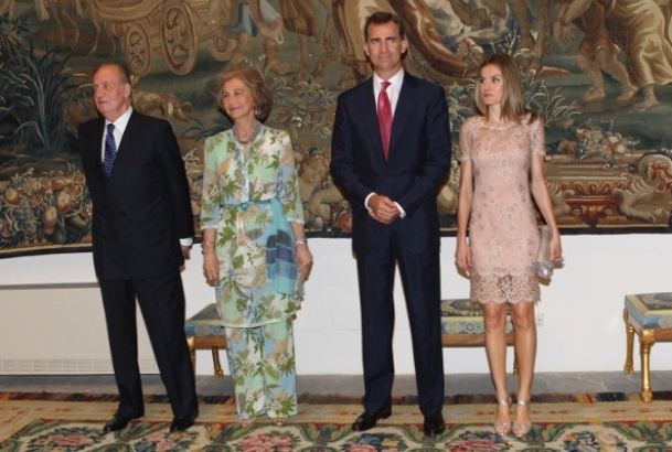 Cena con las autoridades de Baleares. Los Reyes y los Príncipes, antes de la llegada de los invitados 