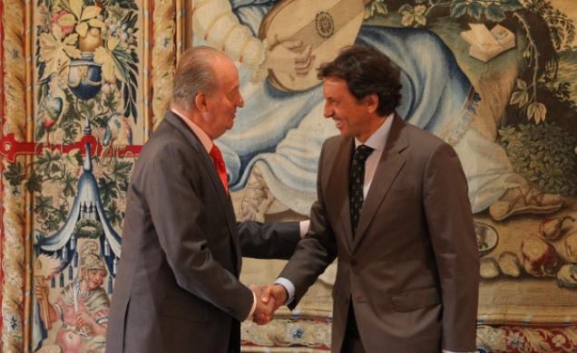 Audiencia a D. Mateo Isern Estela, Alcalde de Palma de Mallorca. Su Majestad el Rey recibe el saludo del alcalde de Palma de Mallorca, Mateo Isern Est