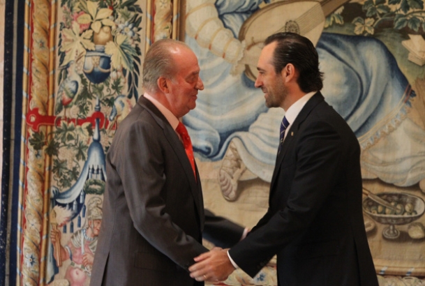Audiencia a D. José Ramón Bauzá Díaz, Presidente de las Illes Balears. Don Juan Carlos recibe el saludo del presidente de las Illes Balears, José Ramó
