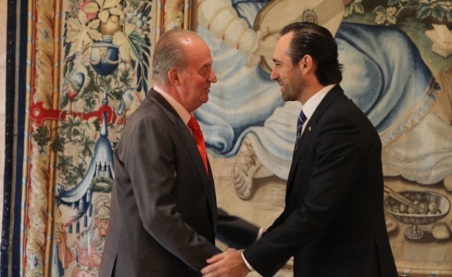 Audiencia a D. José Ramón Bauzá Díaz, Presidente de las Illes Balears. Don Juan Carlos recibe el saludo del presidente de las Illes Balears, José Ramó