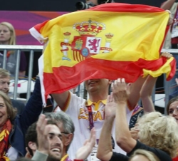 Asistencia a las pruebas de los XXX Juegos Olímpicos "Londres 2012". La Reina y los Príncipes de Asturias animaron al equipo español de balo