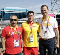 Asistencia a las pruebas de los XXX Juegos Olímpicos "Londres 2012". El Príncipe de Asturias y el presidente del COE, Alejandro Blanco, con 