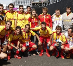 Asistencia a las pruebas de los XXX Juegos Olímpicos "Londres 2012". La Princesa de Asturias con el combinado nacional de hockey sobre hierb