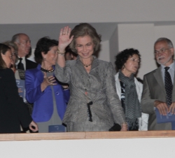 Doña Sofía saluda desde el palco. Auditorio Nacional de Música. Madrid