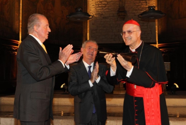 Entrega del IV Premio Internacional Conde de Barcelona a Su Eminencia el Cardenal Tarcisio Bertone, Secretario de Estado de Su Santidad. Don Juan Carl