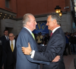 Su Majestad el Rey recibe el saludo del Presidente de la República de Portugal, Aníbal Cavaco Silva