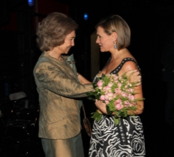 Concierto de Dª Ainhoa Arteta. Doña Sofía saluda a la soprano