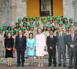 Viaje de Cooperación al Estado Plurinacional de Bolivia. Fotografía de grupo con los alumnos de la Escuela Taller de La Paz