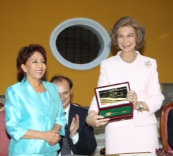 Viaje de Cooperación al Estado Plurinacional de Bolivia. Doña Sofía recibe la llaves de la ciudad de La Paz de manos de la alcaldesa