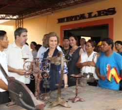 Doña Sofía durante su visita a la Escuela Taller de la Chiquitanía