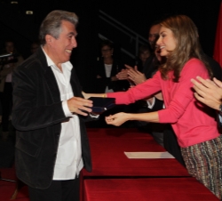 Doña Letizia hace entrega a Jordi  Sierra i Fabra del galardón
