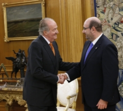 Su Majestad el Rey recibe el saludo del presidente de la Central Sindical Independiente y de Funcionarios (CSI-F), Miguel Borra Izquierdo