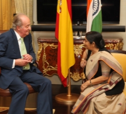 Su Majestad el Rey durante la audiencia con la líder de la oposición Cámara Baja del Parlamento, Sushma Swaraj
