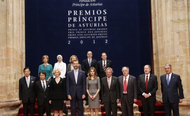 Fotografía de grupo con los galardonados