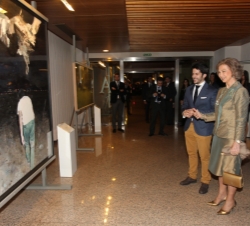 Doña Sofía durante el recorrido por las obras