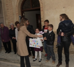 Los Príncipes de Asturias durante su recorrido por las calles de Caspe