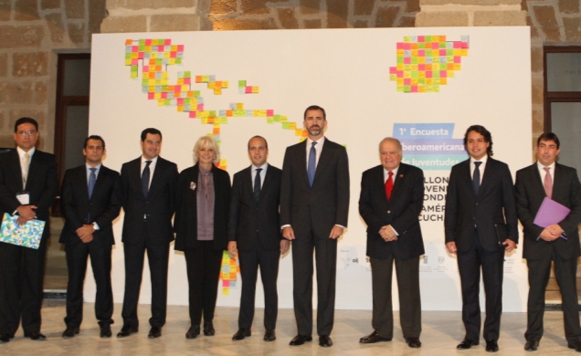 Fotografía de grupo a su llegada a la Casa de Iberoamérica