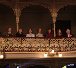 Su Majestad la Reina y Su Alteza Real la Princesa de Asturias en palco de honor del Teatro Falla