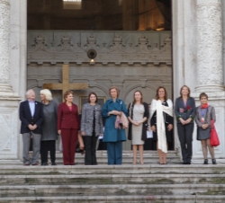 Fotografía de grupo durante la vista a la Catedral de Cádiz