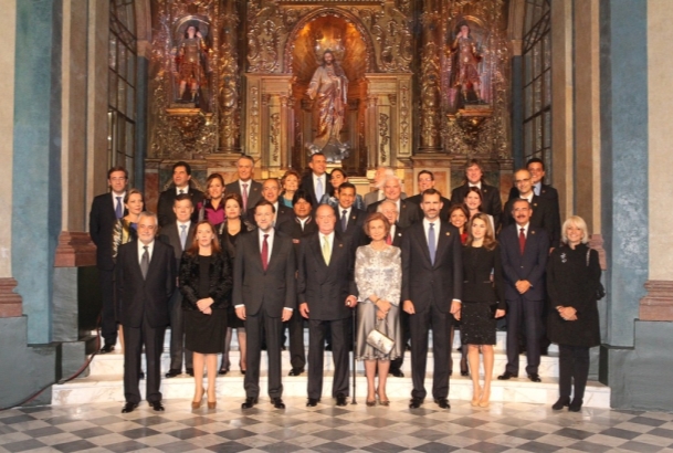 Sus Majestades los Reyes y Sus Altezas Reales los Príncipes de Asturias acompañados por el presidente del Gobierno y su esposa y los Jefes de Estado y