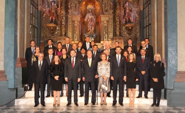 Sus Majestades los Reyes y Sus Altezas Reales los Príncipes de Asturias acompañados por el presidente del Gobierno y su esposa y los Jefes de Estado y
