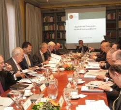 Reunión del Patronato del Real Instituto Elcano de Estudios Internacionales y Estratégicos. Don Felipe durante la reunión del Patronato 