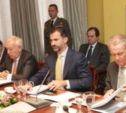 Reunión del Patronato del Real Instituto Elcano de Estudios Internacionales y Estratégicos. Don Felipe acompañado por José Manuel García-Margallo, Ped