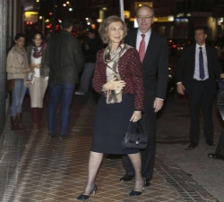 Su Majestad la Reina, a su llegada a la clínica