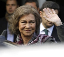 Doña Sofía, después de visitar a Don Juan Carlos