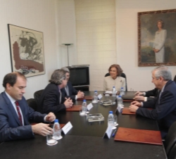 La Reina, durante la reunión entre la FAD, la Entidad de Gestión de Derechos de los Productores Audiovisuales (EGEDA) y Motion Picture Association (MP
