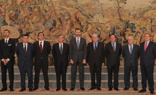 Su Alteza Real el Príncipe de Asturias acompañado por una representación de la Asociación Nacional de Fabricantes de Conservas de Pescados y Mariscos 