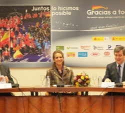 Su Alteza Real la Infanta Doña Elena acompañada por el secretario de Estado para el Deporte, Miguel Cardenal y el secretario de Estado de Servicios So