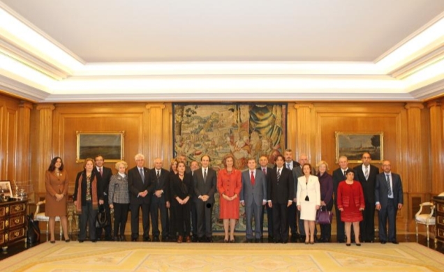 Fotografía de Su Majestad la Reina con la Junta Directiva de la Confederación Española de Organizaciones en favor de las personas con Discapacidad Int