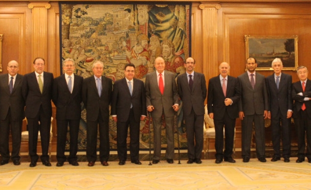 Su Majestad el Rey junto a los miembros del Consejo de Administración de Enagás