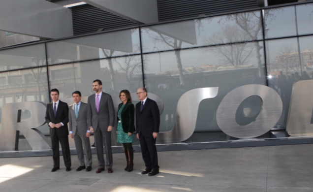 El Príncipe de Asturias, junto al presidente de la Comunidad de Madrid, Ignacio González, el ministro de Industria, Energía y Turismo, José Manuel Sor