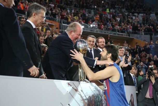 Juan Carlos Navarro recibió el saludo afectuoso de Don Juan Carlos, en presencia del Lehendakari del Gobierno Vasco