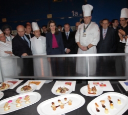 La Princesa de Asturias durante su recorrido se interesó por las distintas candidaturas regionales de cocina