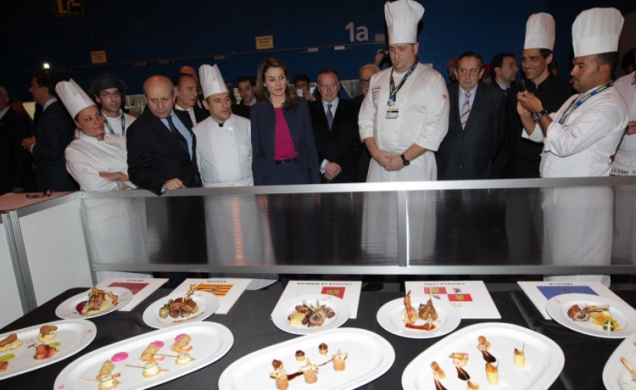 La Princesa de Asturias durante su recorrido se interesó por las distintas candidaturas regionales de cocina