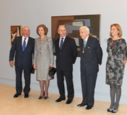 La Reina, con el ministro de Educación, Cultura y Deporte, el director de la Real Academia, el presidente de la Asociación Colección Arte Contemporáne