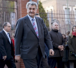 El Presidente del Congreso, Jesús Posada, a su llegada a la clínica