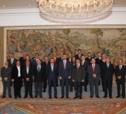 Don Felipe, con la Junta Directiva del Consejo Regulador de la Denominación de Origen Protegida "Alicante