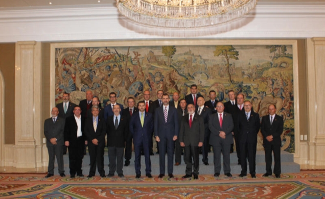 Don Felipe, con la Junta Directiva del Consejo Regulador de la Denominación de Origen Protegida "Alicante