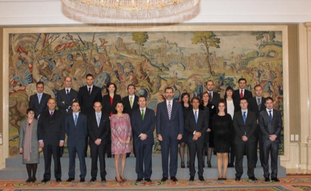 Don Felipe, con los nuevos funcionarios de la Oficina Española de Patentes y Marcas