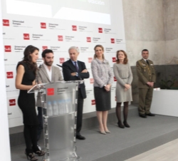 Doña Elena, la secretaria de Estado de Educación, Formación Profesional y Universidades y el presidente de la Universidad Europea de Madrid atienden a
