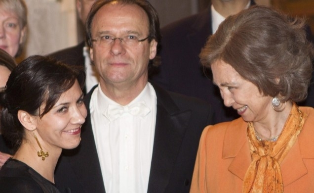 La Reina saluda a la soprano Irene Gili y al barítono Joan Miquel Muñoz