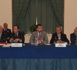 Don Felipe, junto a Emilio Lamo de Espinosa, Rafael Estrella, Francisco Aldecoa y Charles Powell