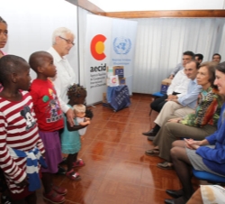 La Hermana Carmen, coordinadora del Hogar de Acogida de niñas huérfanas de Catembe, “Lar Tiberíades”, de las Hermanas Mercedarias, explica
