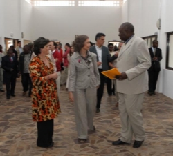 Doña Sofía durante su visita al Ayuntamiento de Namaacha
